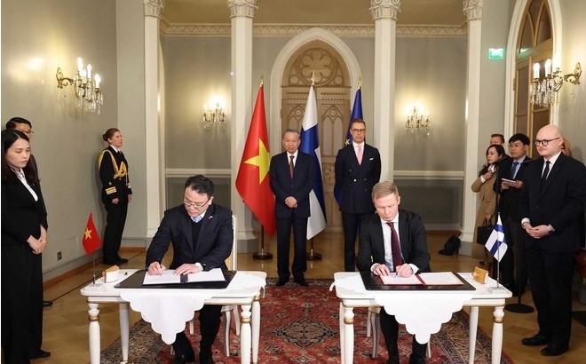 Party leader, Finnish President witness signing of bilateral cooperation documents